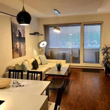 Bl Luxury Apartment, 24Hr Self Check-In, Free Private Garage Parking, Panoramic Views From Balcony, 5 Minute Walk To City Center Banská Bystrica Exterior foto