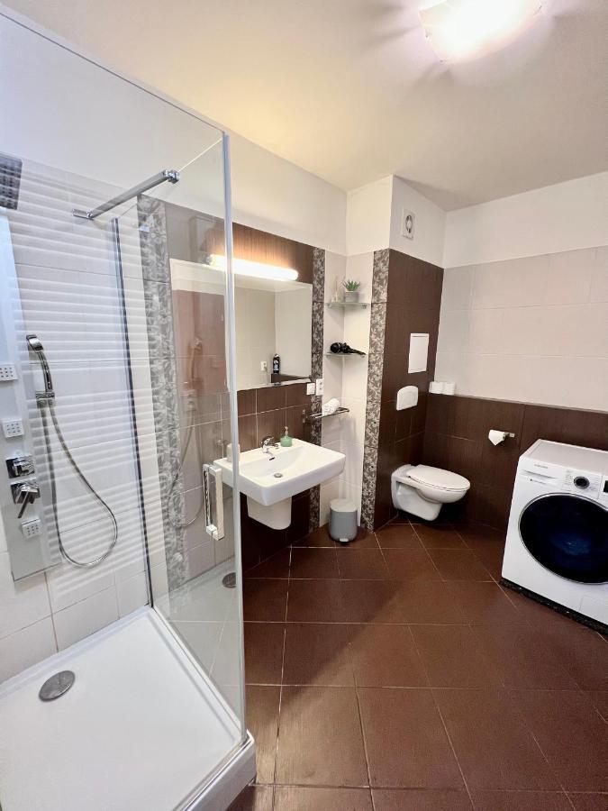 Bl Luxury Apartment, 24Hr Self Check-In, Free Private Garage Parking, Panoramic Views From Balcony, 5 Minute Walk To City Center Banská Bystrica Exterior foto