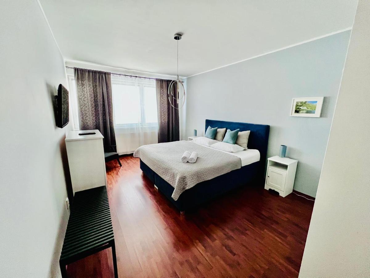 Bl Luxury Apartment, 24Hr Self Check-In, Free Private Garage Parking, Panoramic Views From Balcony, 5 Minute Walk To City Center Banská Bystrica Exterior foto