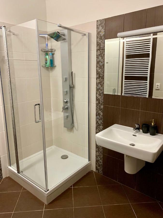 Bl Luxury Apartment, 24Hr Self Check-In, Free Private Garage Parking, Panoramic Views From Balcony, 5 Minute Walk To City Center Banská Bystrica Exterior foto